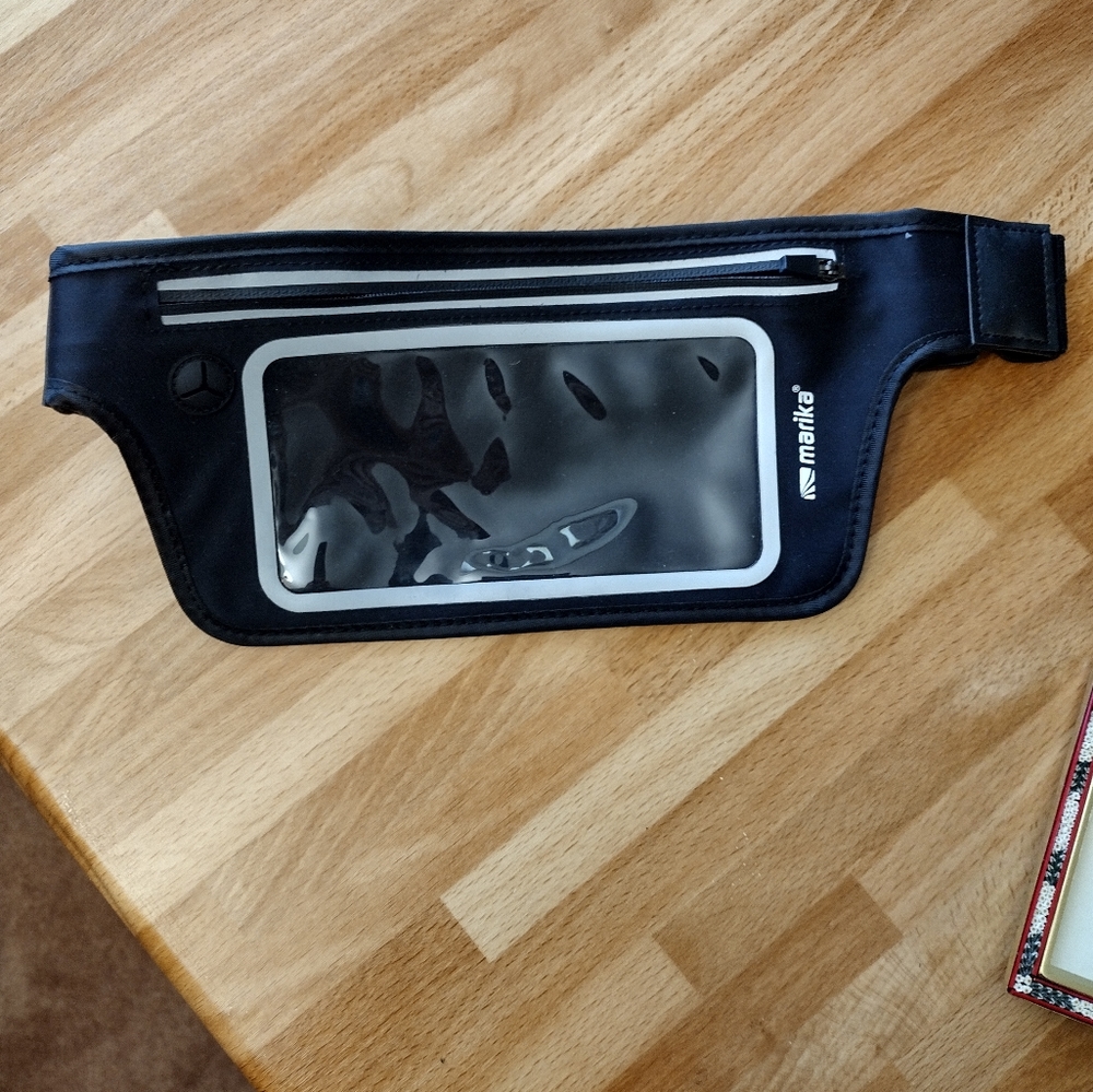Waterproof zipped phone case and wallet for running walking sports